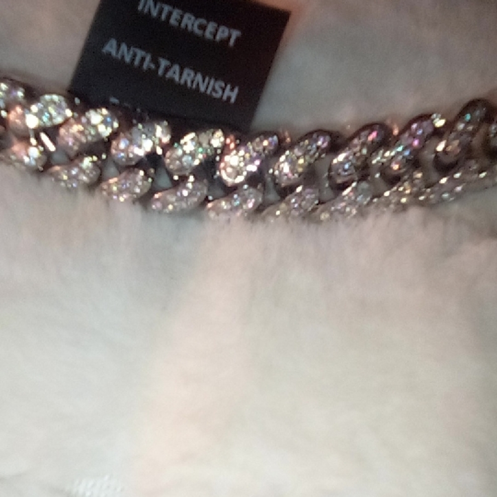 Elegant Silver Necklace - Picture 3 of 4